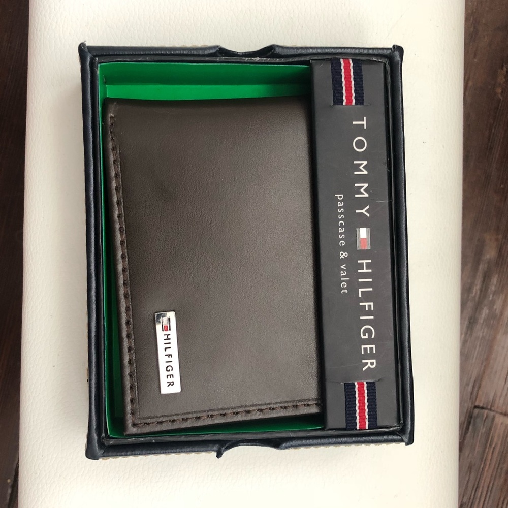 Tommy Hilfiger men’s leather wallet